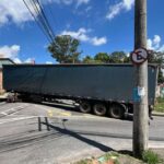 Carreta apresenta pane e causa grande congestionamento no Barreiro