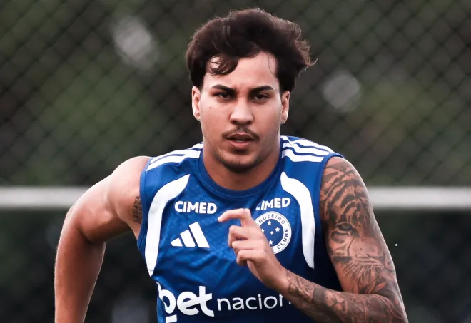 Kaio Jorge avança na recuperação e participa parcialmente de treino do Cruzeiro