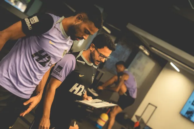 Data Fifa vira respiro para Renan Lodi