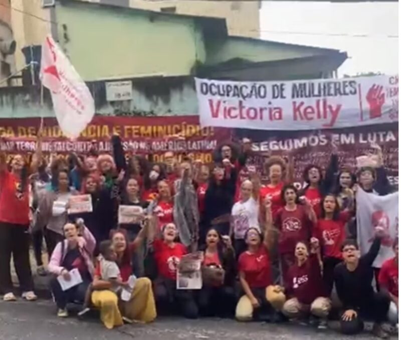 Mulheres ocupam prédio no Barreiro para cobrar delegacia da mulher 24 horas