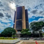 Mercado eleva previsão da inflação e projeção fica fora do intervalo da meta