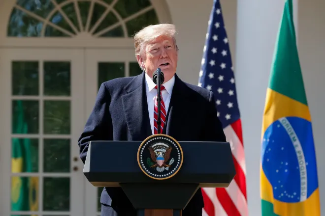 Donald Trump diz que imagem feita por IA não era de Jesus, mas de “médico”