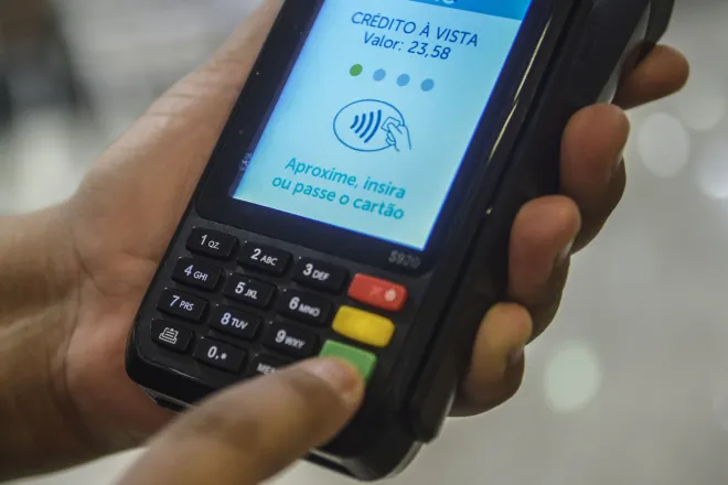 Banco Central alerta que superendividamento cresce e preocupa no Brasil