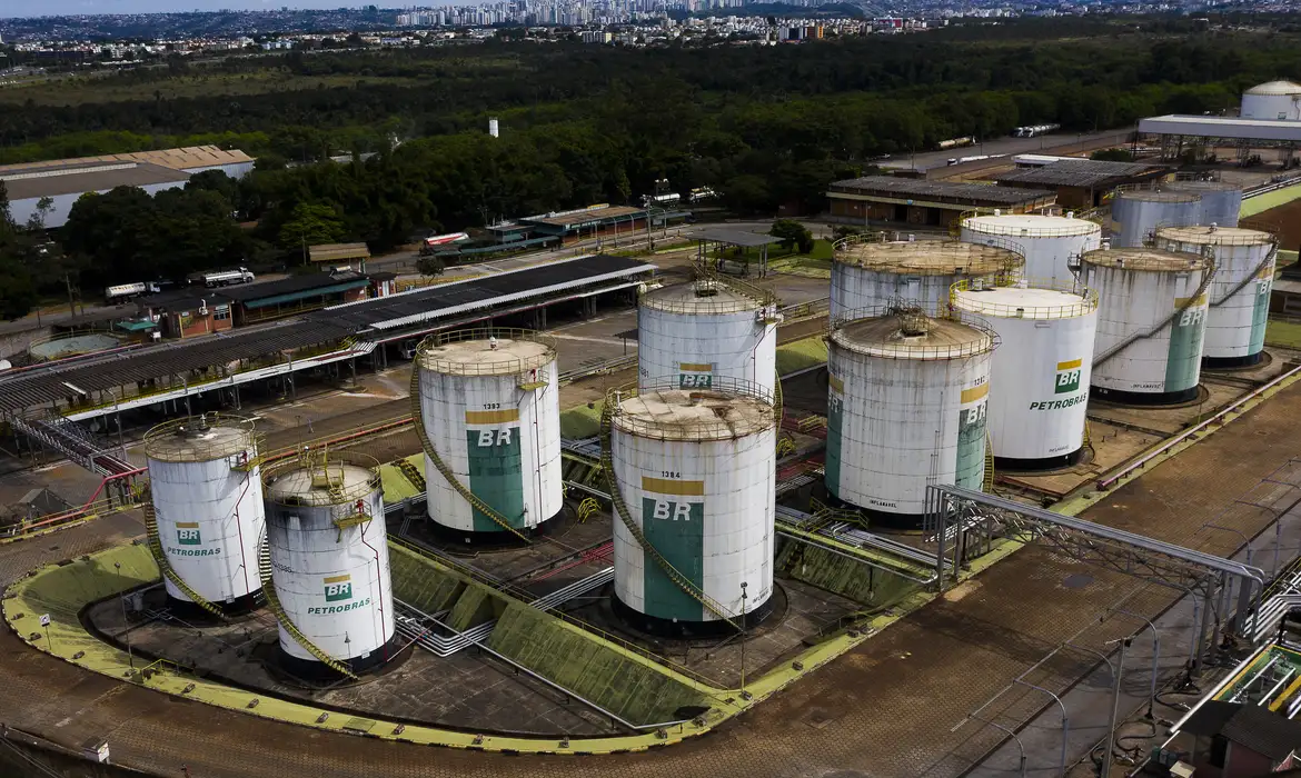 Conflitos no exterior pressionam economia e segurança no Brasil