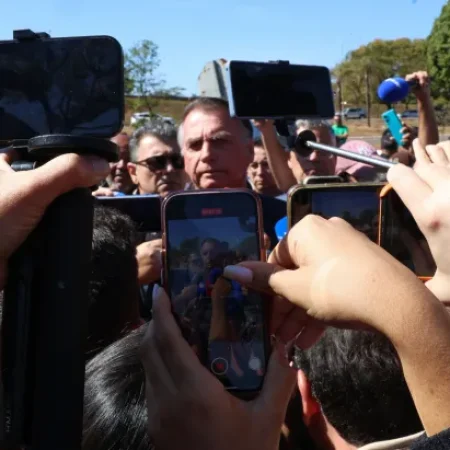 Moraes impõe tornozeleira a Bolsonaro e cita uso de solda para violar equipamento