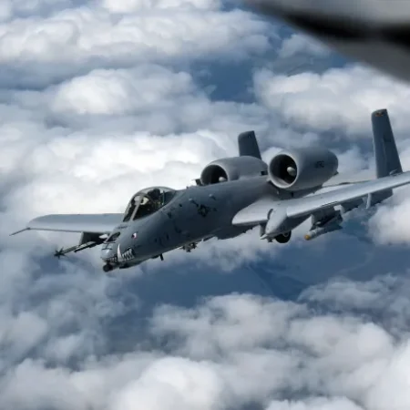 Irã derruba aeronaves dos EUA e buscas continuam por militar desaparecido