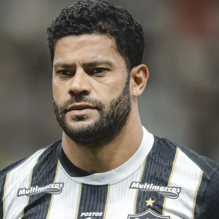 Ídolo do Atlético, Hulk revela susto com filha e emociona com agradecimento