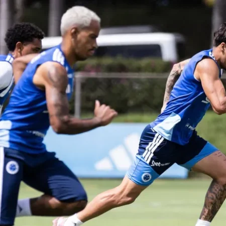Artur Jorge avalia opções e quebra-cabeça na escalação do Cruzeiro contra o Vitória