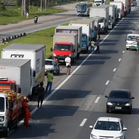Governo prepara medidas para evitar greve dos caminhoneiros no Brasil