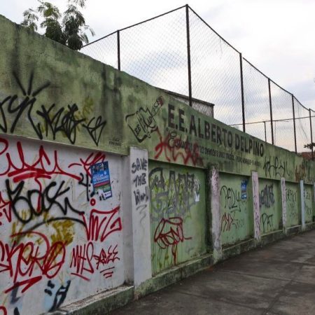Comunidade escolar protesta por sede definitiva da Escola Alberto Delpino no Barreiro