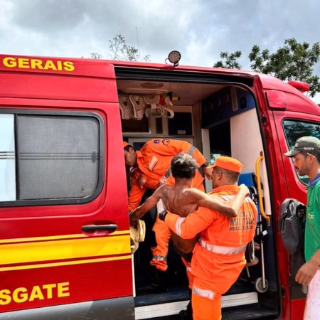 Homem é resgatado após passar quatro dias sobrevivendo com água suja em MG