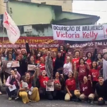 Mulheres ocupam prédio no Barreiro para cobrar delegacia da mulher 24 horas
