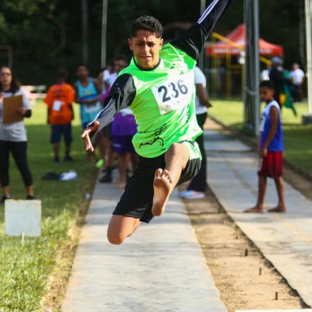 Jovens Atletas do Barreiro Brilham nos Jogos Escolares Municipais