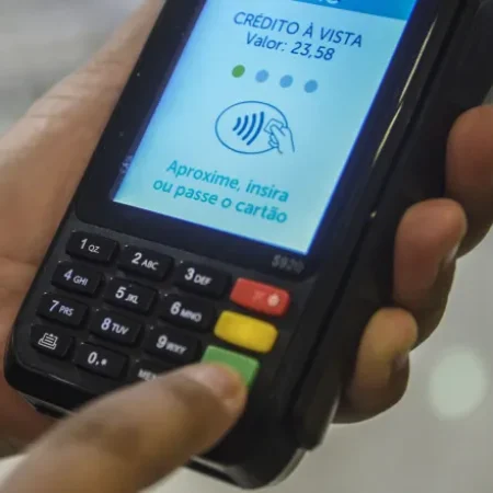 Banco Central alerta que superendividamento cresce e preocupa no Brasil