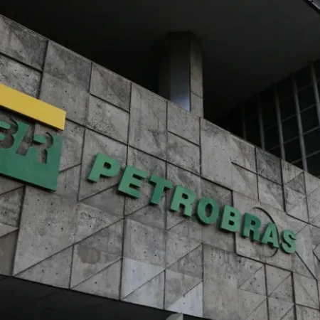 Petrobras aumenta querosene de aviação em até 55% e pressiona setor aéreo