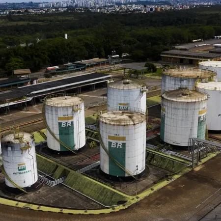 Conflitos no exterior pressionam economia e segurança no Brasil