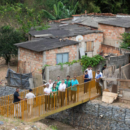 Obra de contenção de encosta é concluída na Vila Pinho e beneficia moradores